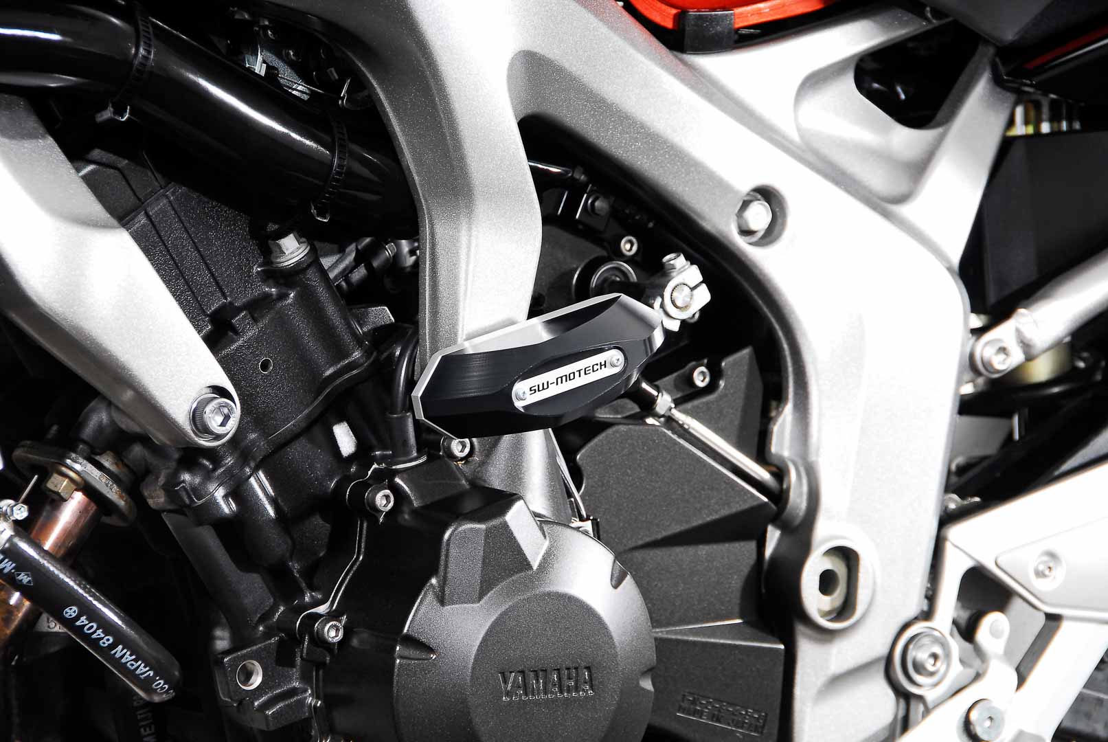 Kit SW-Motech Frame slider - Negru. Yamaha FZ1/Fazer FZ6/Fazer. Figura 4