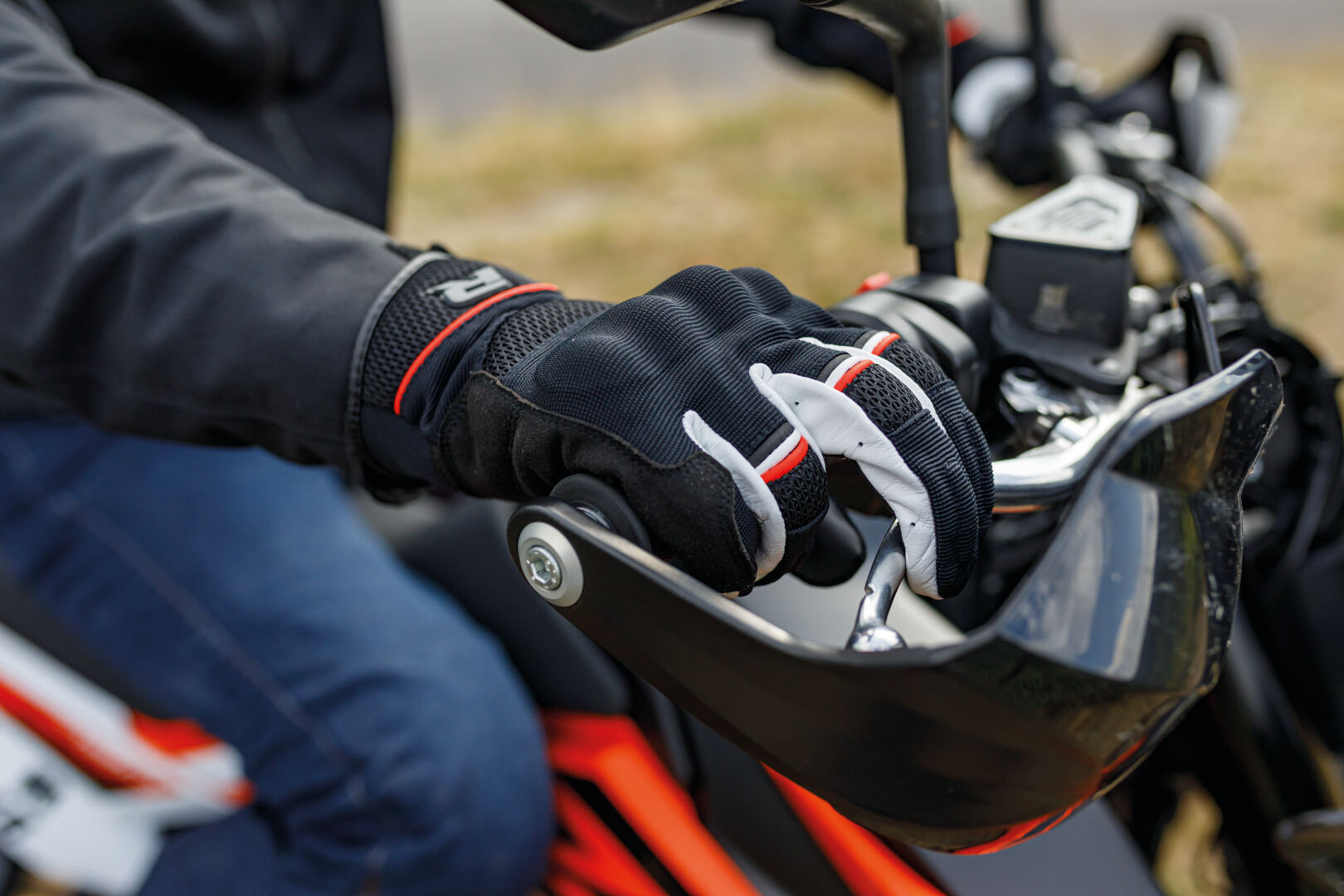 Richa Desert 2 Motorcycle Gloves black/white/red L Figure 4