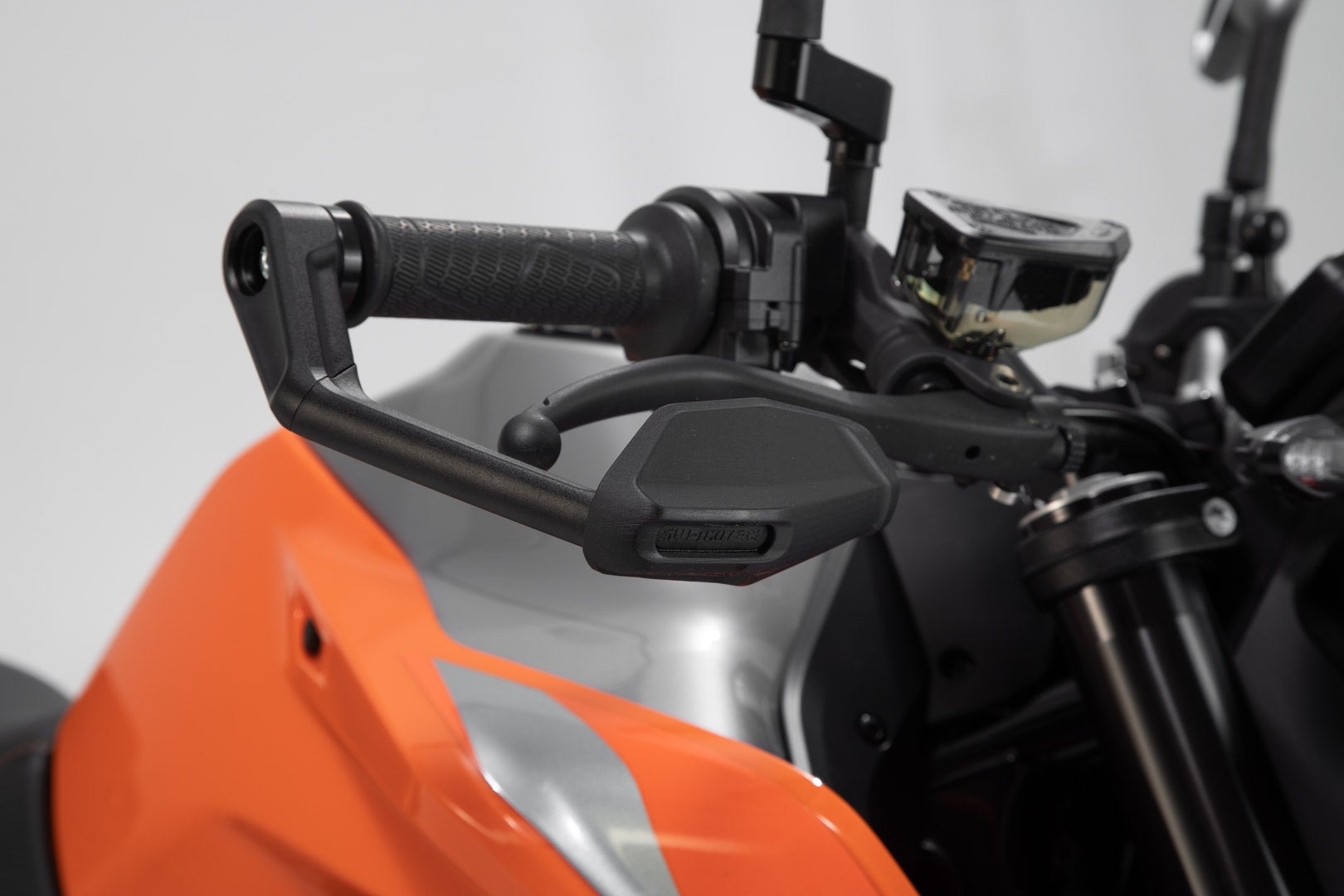 SW-Motech Hebelschützer mit Windabweiser - Schwarz. KTM-/ Husqvarna-Modelle. Abbildung 4