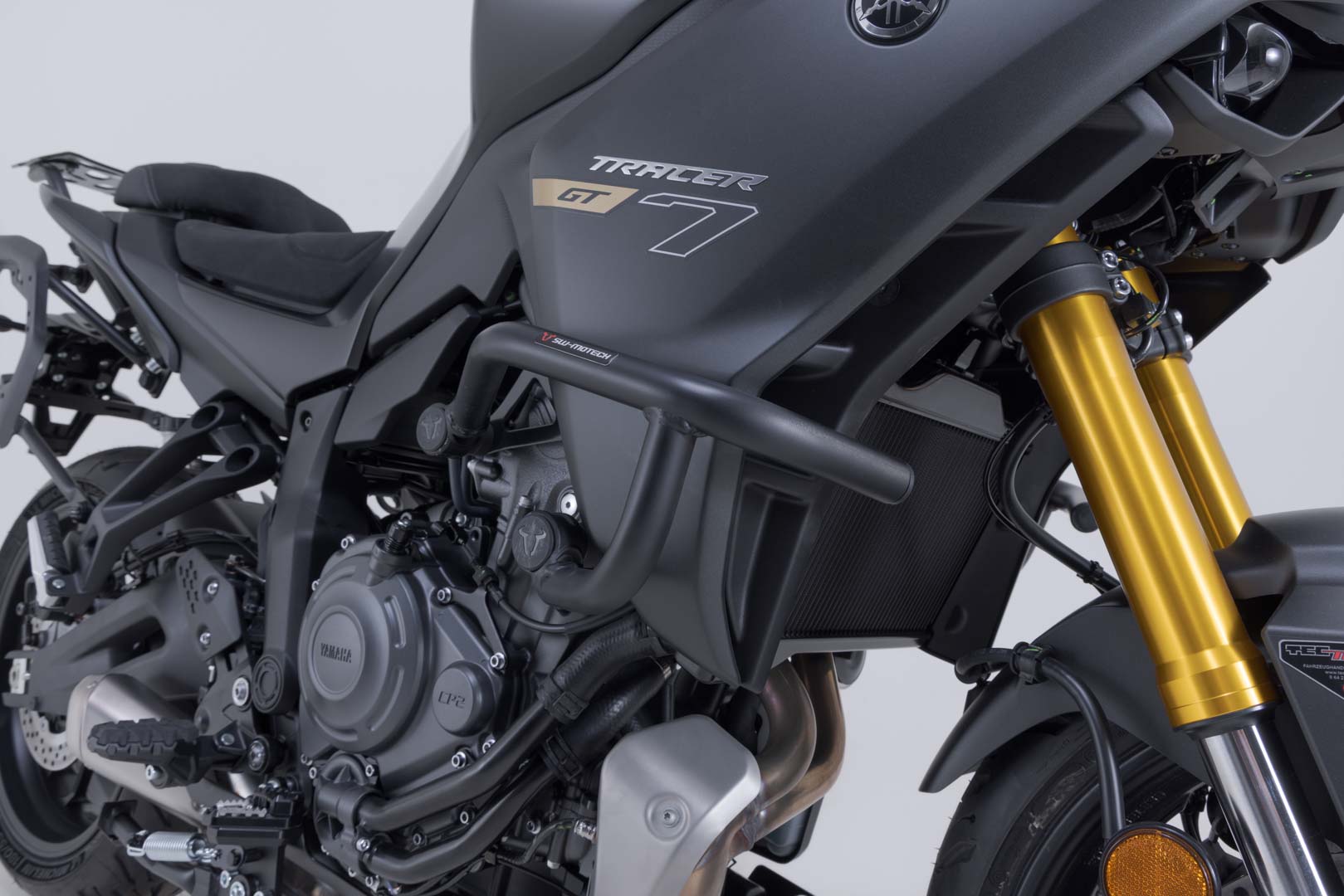 Side view of SW-Motech Crash bar - Black. Yamaha Tracer 7 / GT (25-).