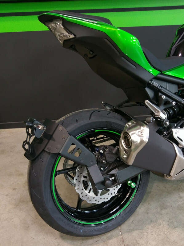 Design de Acesso Suporte de placa "flush wheel" preto da Kawasaki Z900 Porta-Matrícula Figura 3