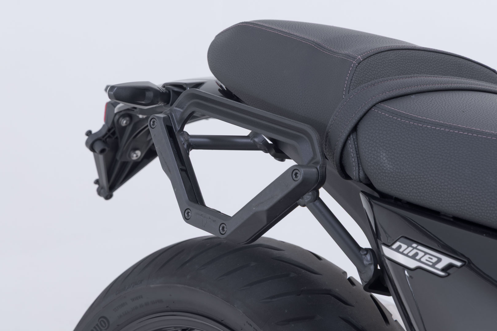 SW-Motech Side Bag WP sistem V-LOC - 11/11 l. BMW R 12 S / R 12 nineT (23-). Figura 4