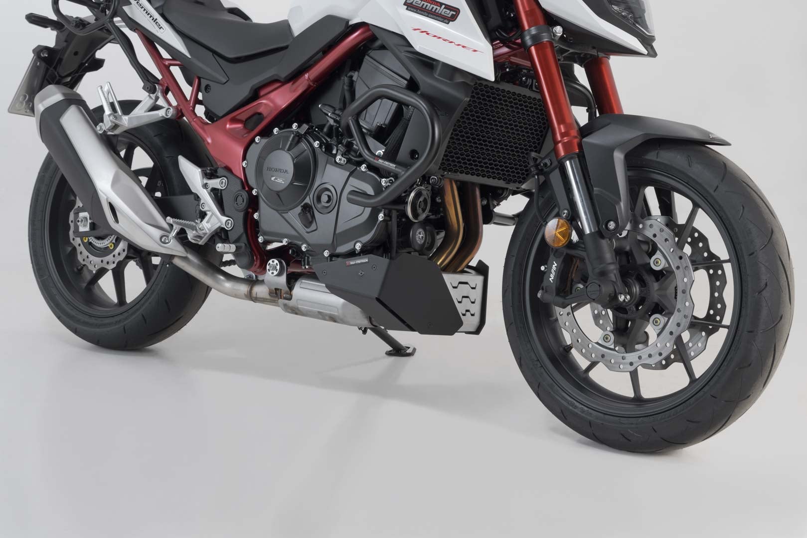 Spoiler dianteiro SW-Motech - Honda CB750 Hornet (22-). Figura 1
