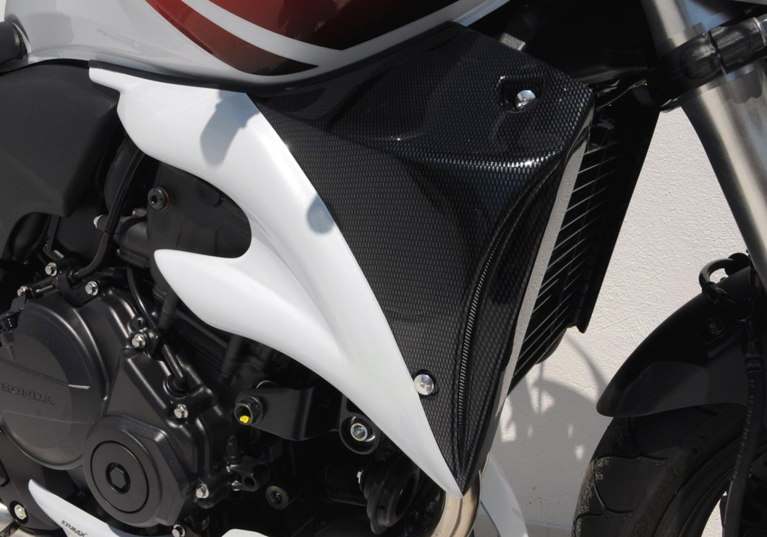 BODYSTYLE radiator sidoskydd ABS plast omålad Figur 1