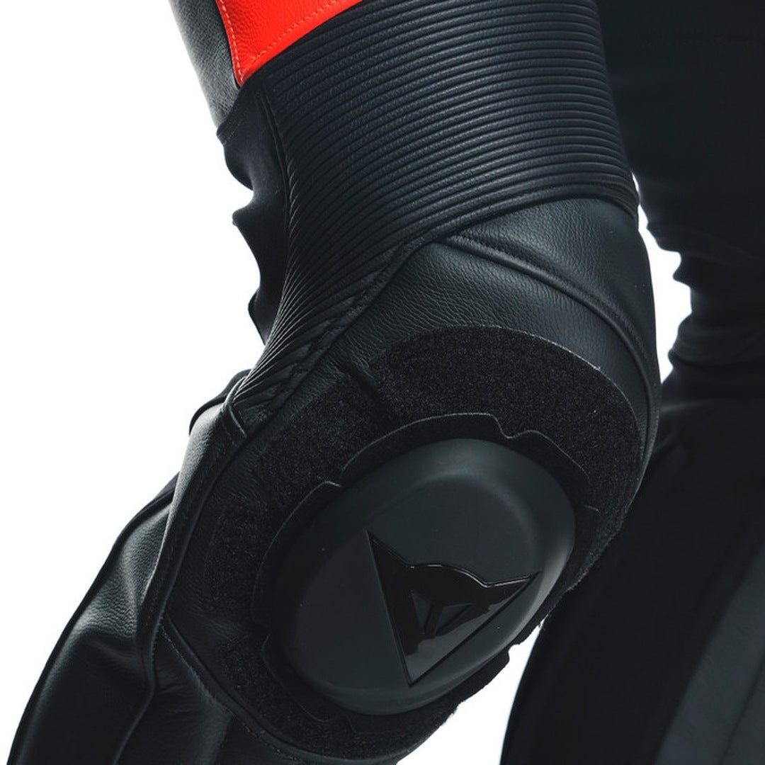 Dainese Tosa One Pece Perforated Motorcycle Leather Suit black/red/white 52 Figure 5