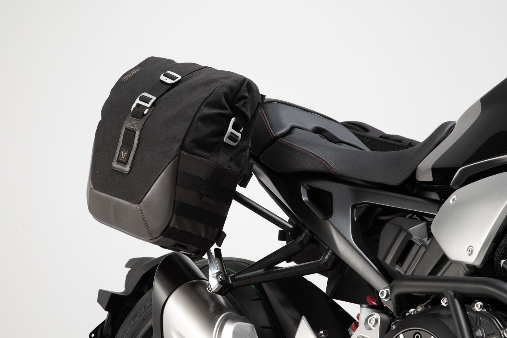SW-Motech Legend Gear sistem de geantă laterală LC Black Edition - Honda CB1000R (18-20). Figura 2