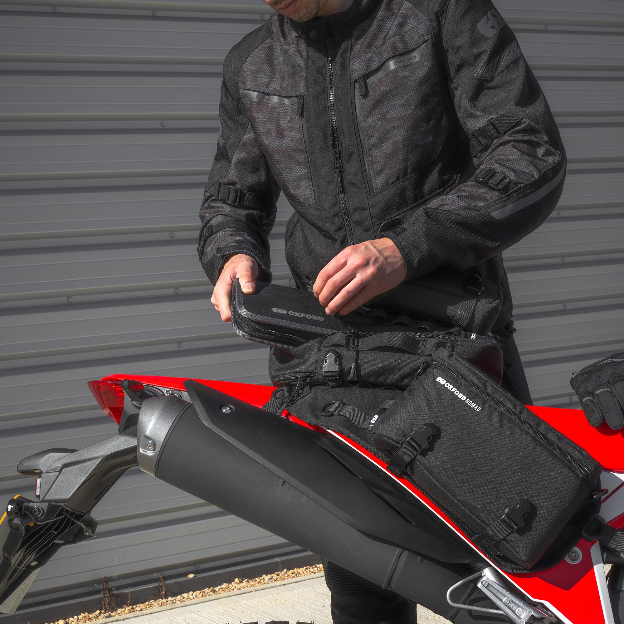 Oxford Nomad 4L Utility Puch for Mounting System Figure 11
