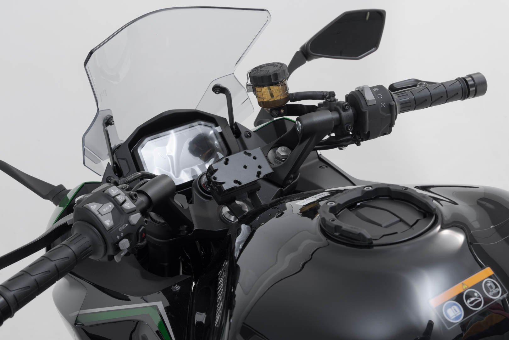 SW-Motech GPS-fäste för styre - Svart. Kawasaki Z1000SX, Ninja 1000SX, 1100SX / SE. Figur 1