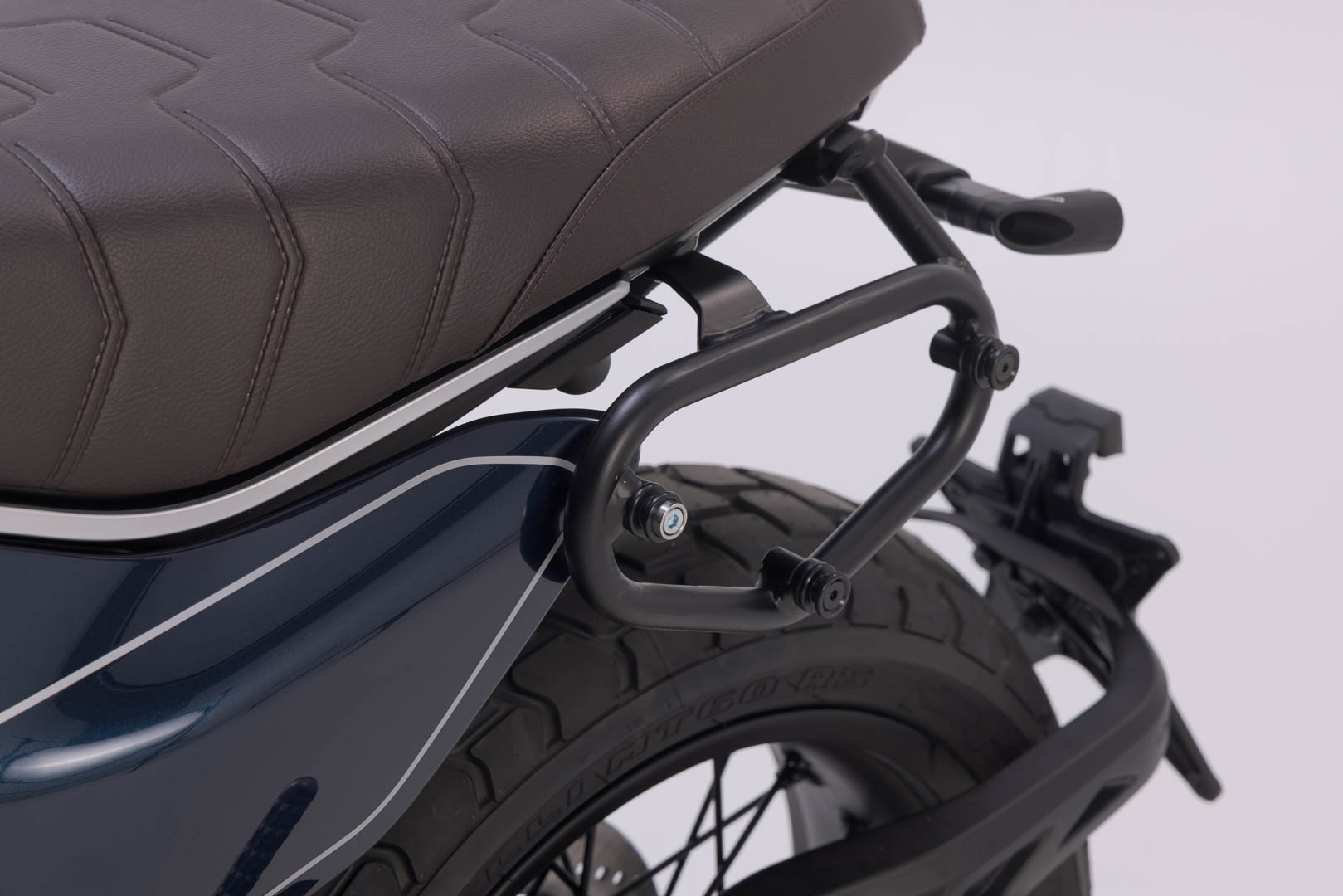 Transportor SW-Motech SLC pe partea stângă - modele Ducati Scrambler (23-). Figura 4