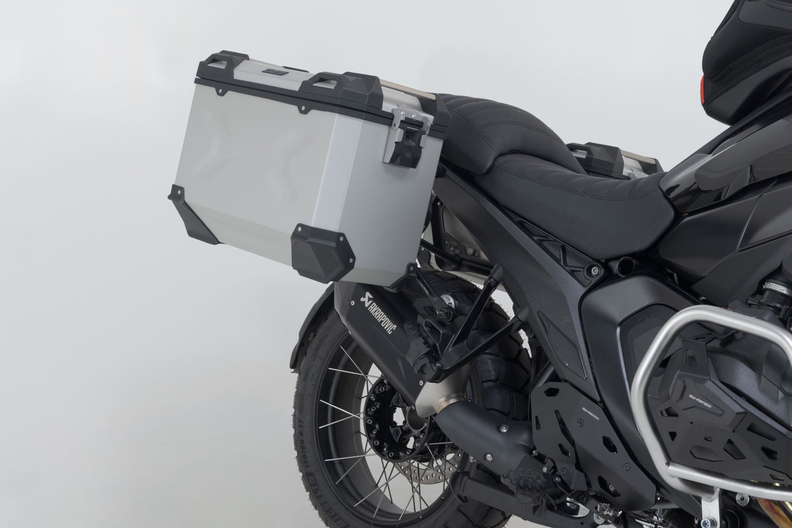 SW-Motech TRAX ADV Alukoffer-System + Akrapovic - Silbern. 45/45 l. BMW R 1300 GS (23-). Abbildung 3