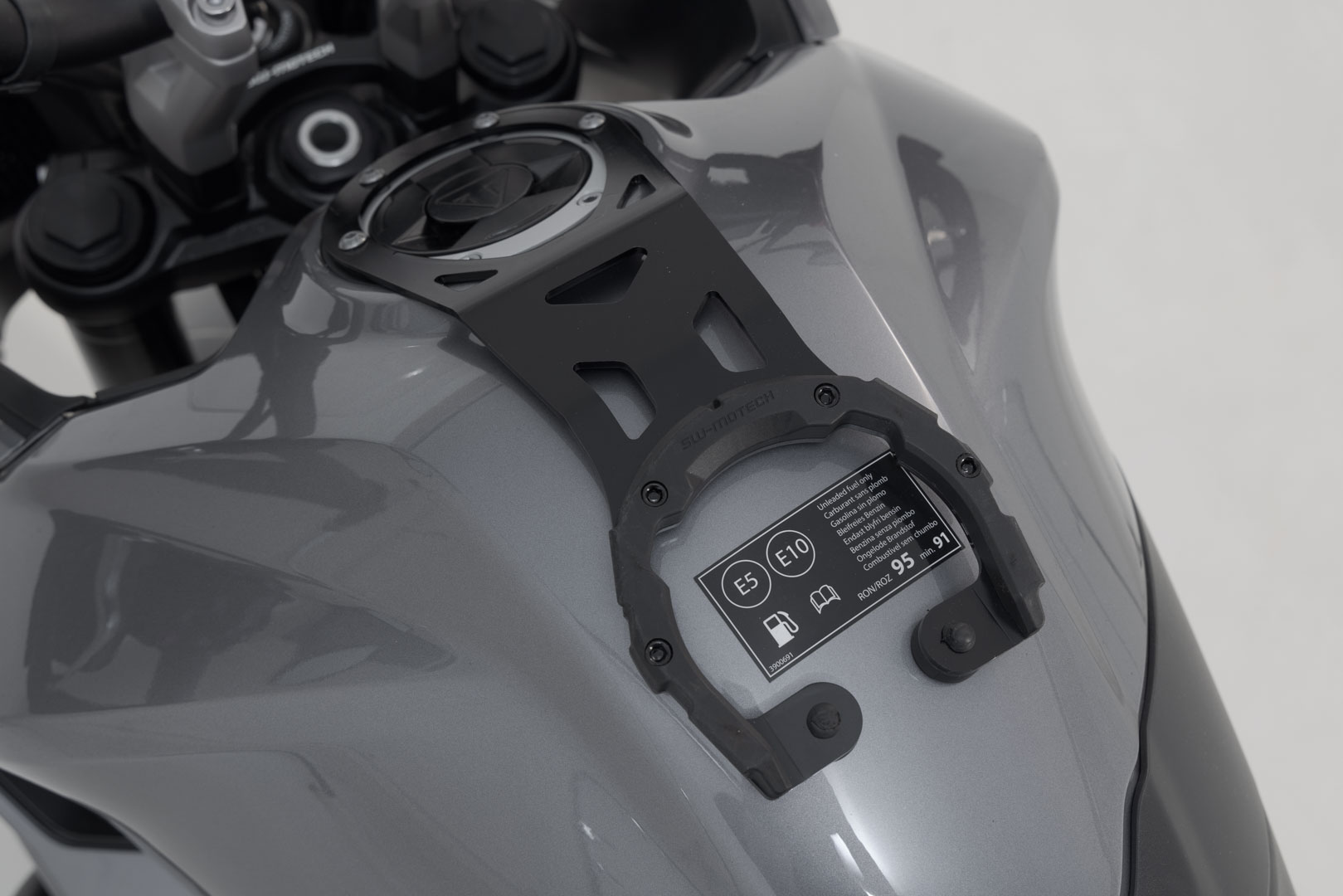 Inelul pentru rezervor SW-Motech PRO - Negru. Triumph Tiger Sport 660 / 800. Figura 2