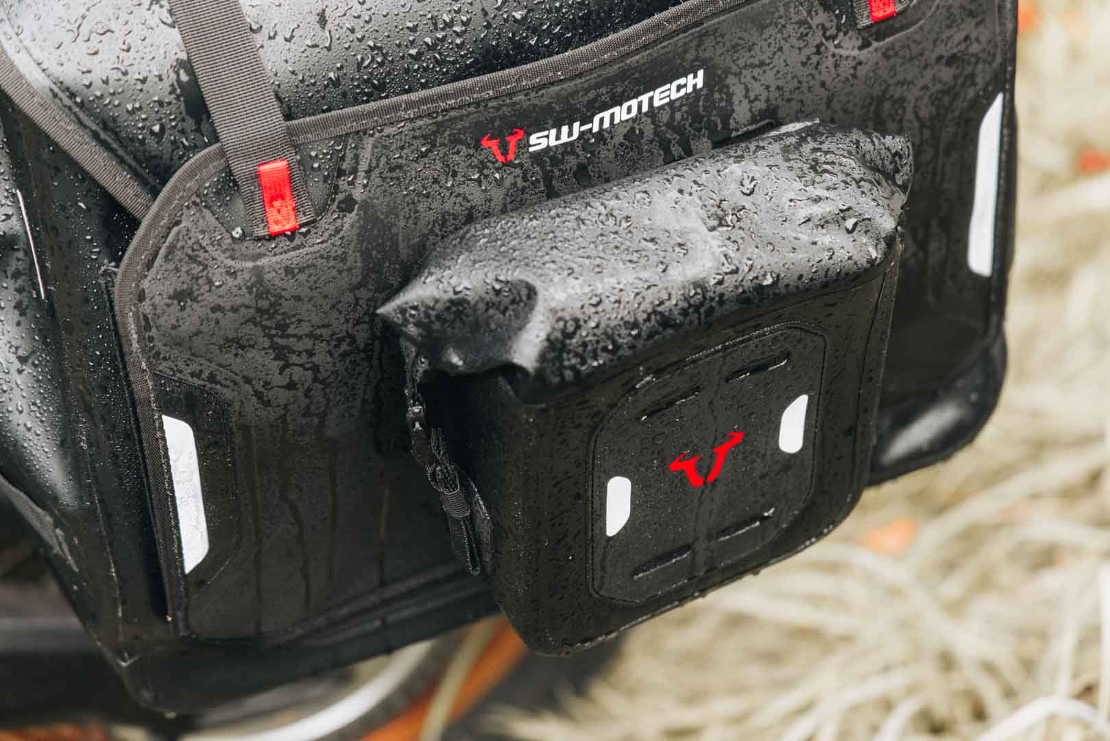 Geanta de accesorii SW-Motech PRO Plus WP - Neagră. Rezistență la apă. Figura 4