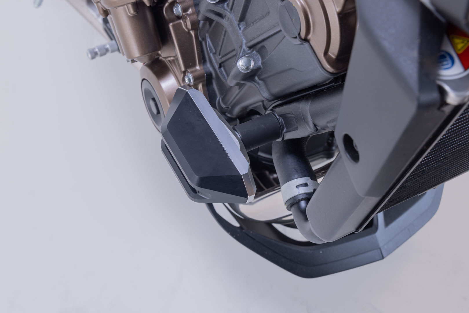 Kit SW-Motech Frame slider - Negru. Honda CB650R ambreiaj E (23-). Figura 5