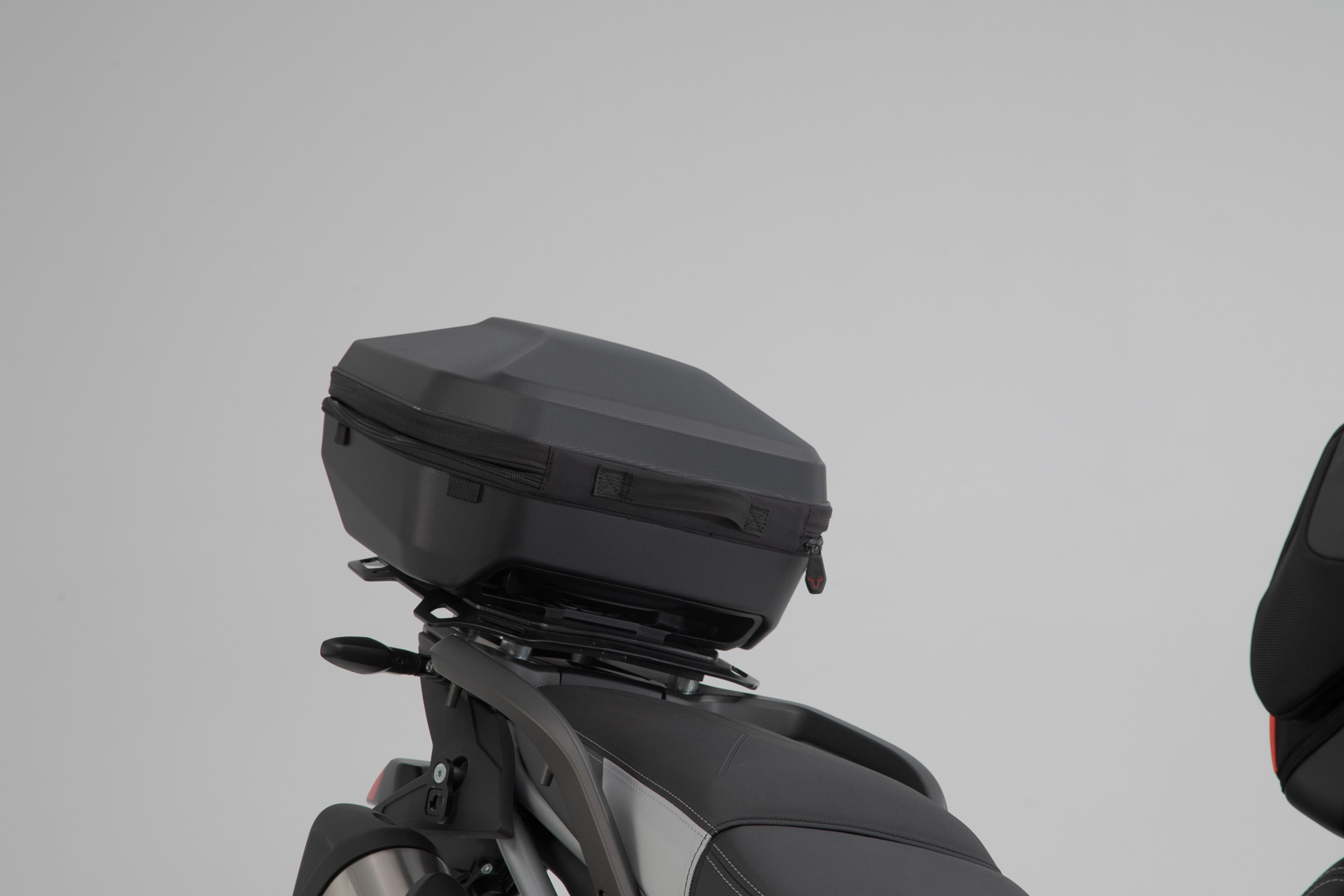 SW-Motech URBAN ABS toppfodral - Svart. Triumph Tiger 900 (19-) / 1200 (22-). Figur 5