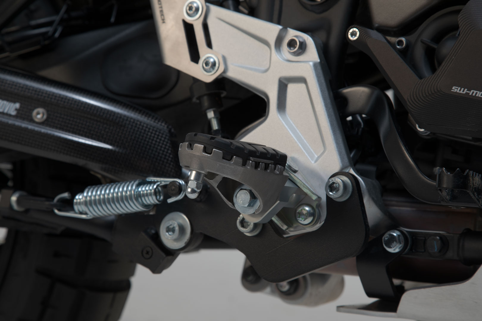 Kit de sprijin pentru picioare SW-Motech ION - Argintiu. Modele Yamaha Ténéré 700 (19-). Figura 3