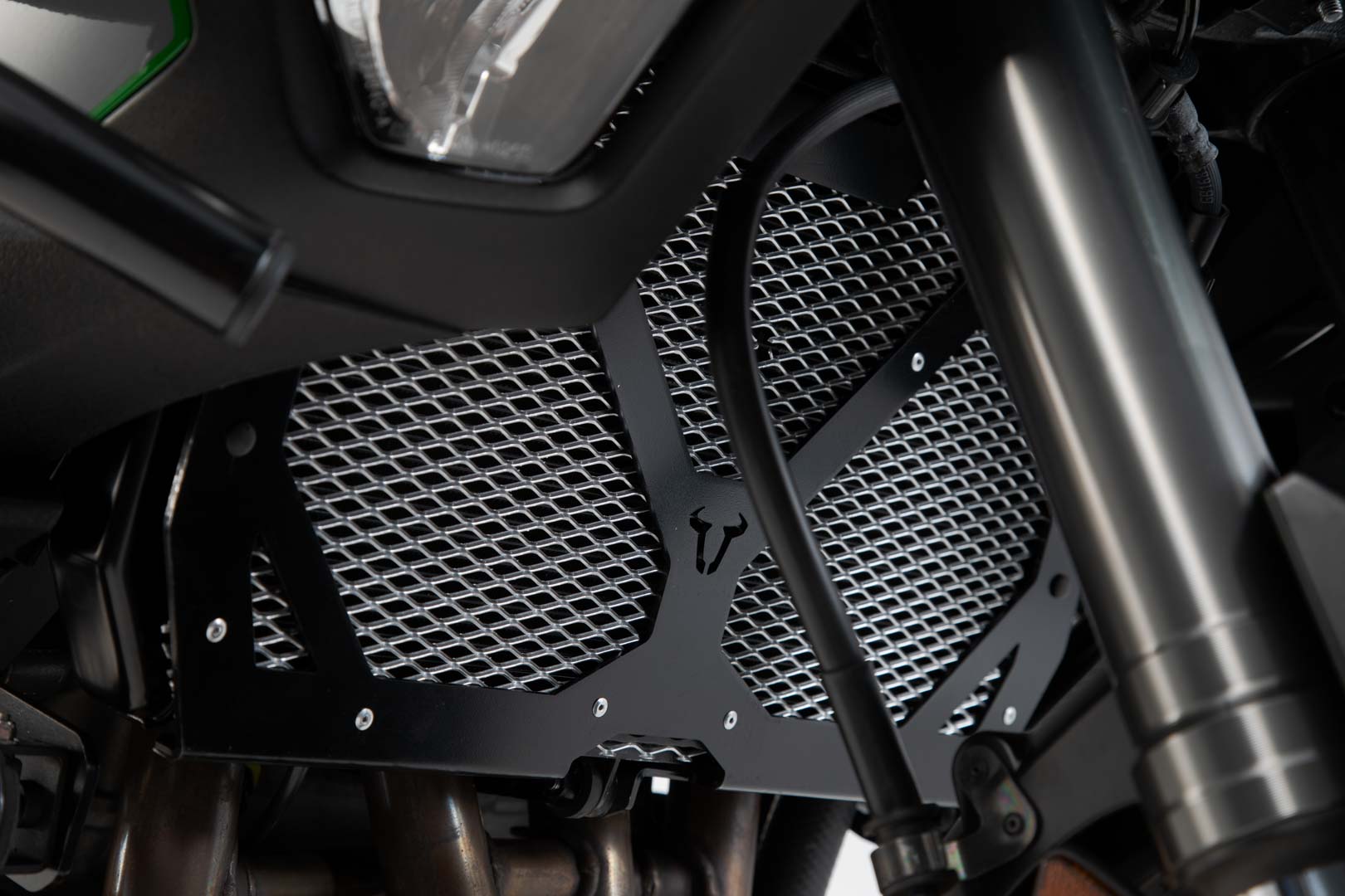 SW-Motech Radiator guard - Black/Silver. Kawasaki Versys 1000 (18-). Figure 1 SW-Motech Radiator guard - Black/Silver. Kawasaki Versys 1000 (18-). Figure 1