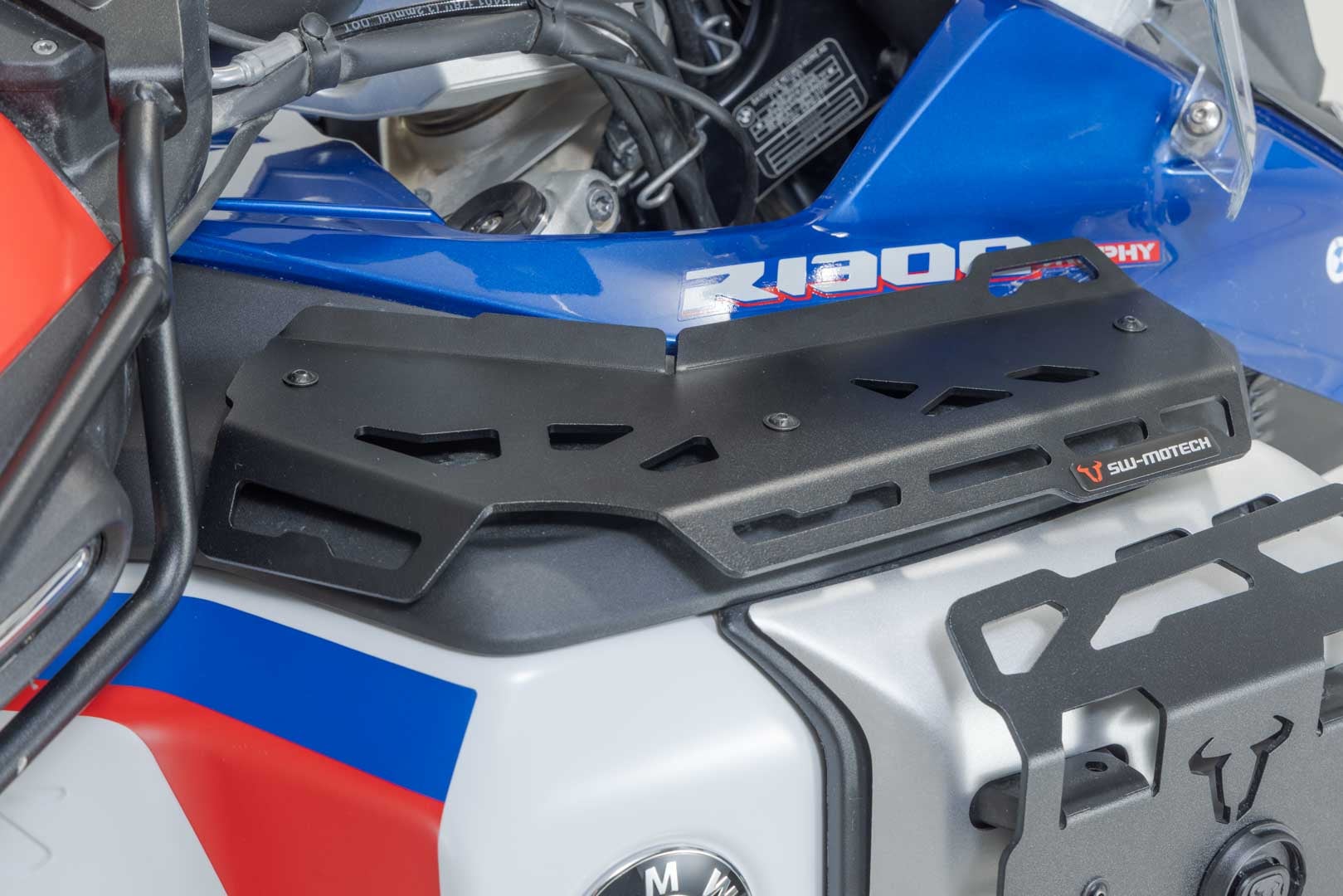 Ripiano serbatoio SW-Motech - Nero. BMW R 1300 GS Adventure (23-). Figura 4