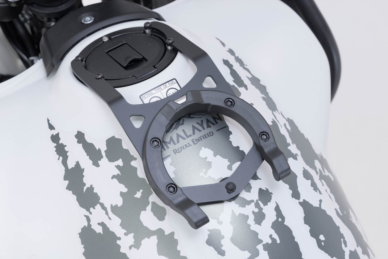 Inelul rezervorului SW-Motech ION - Negru. Royal Enfield Himalayan 450 (23-). Figura 2