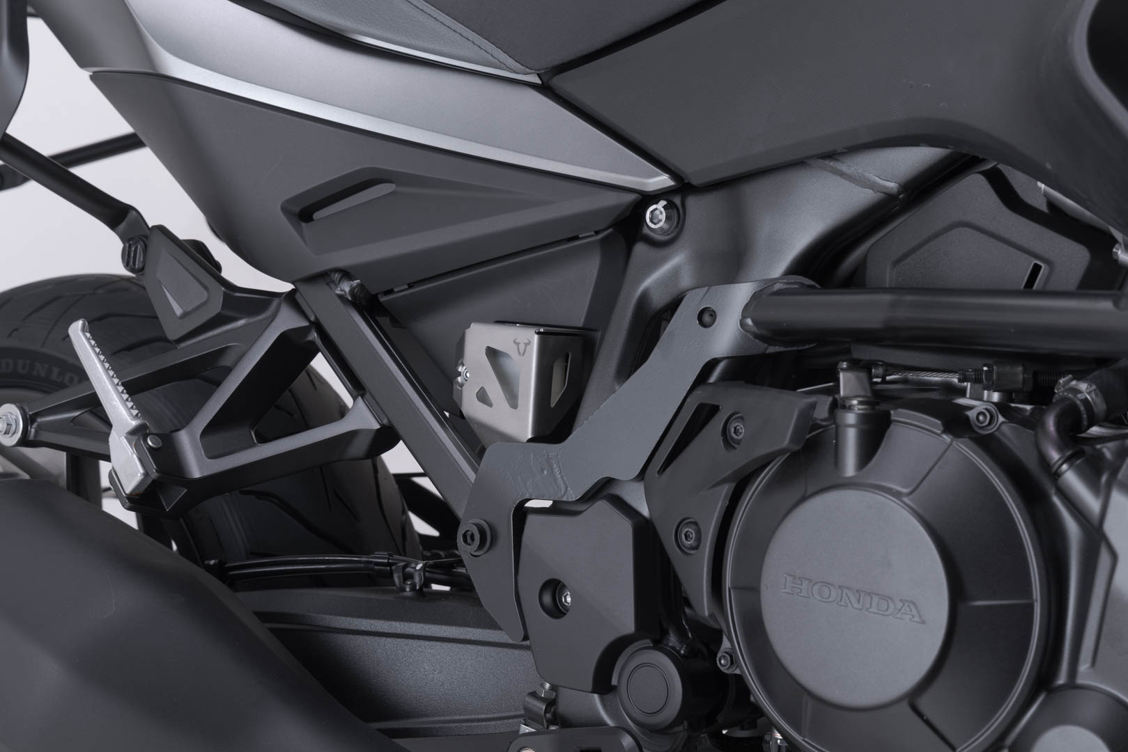 Protecția rezervorului de lichid de frână SW-Motech - Argintiu. Suzuki DL1000, Honda CRF1000L/1100L. Figura 5