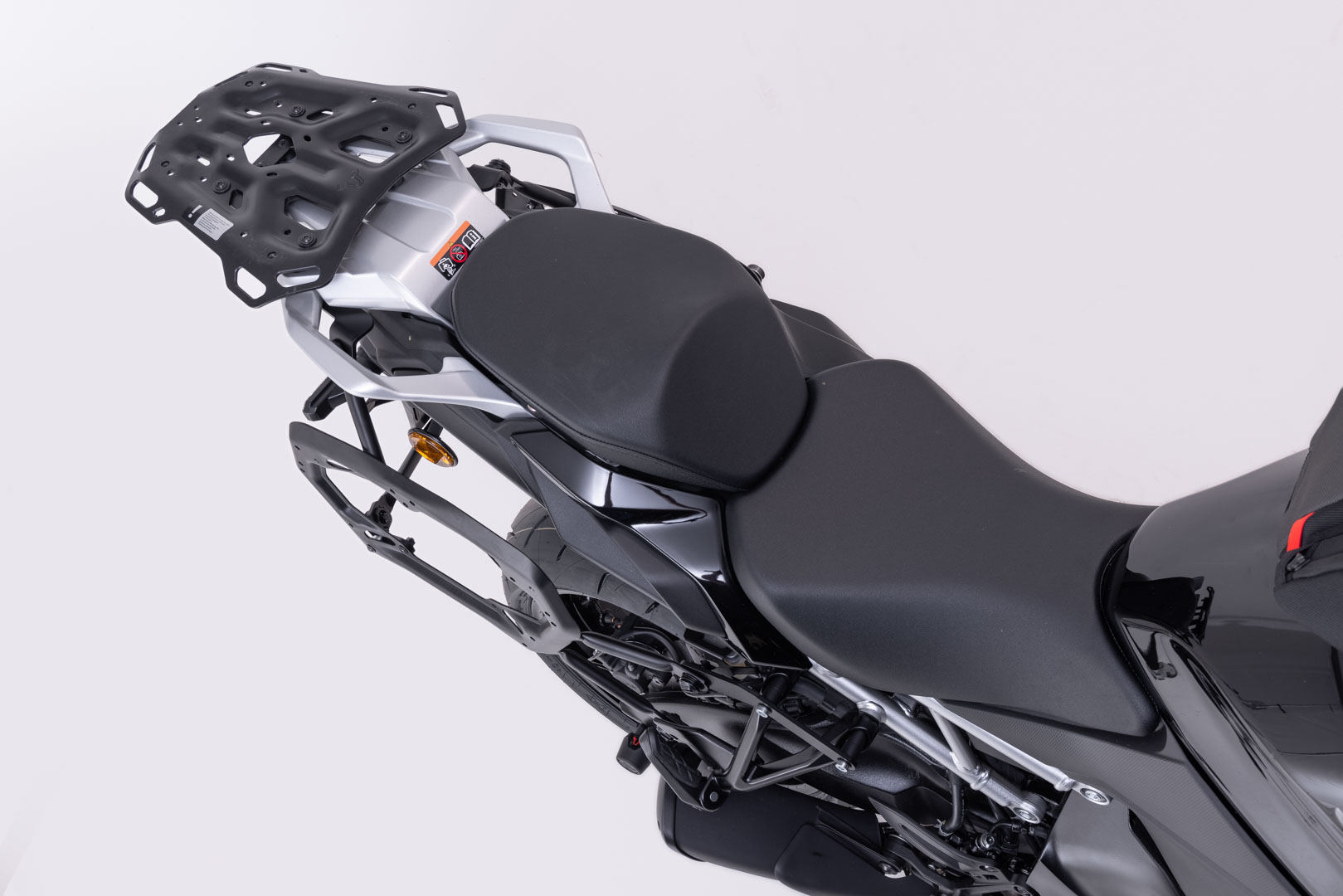Setul SW-Motech Adventure DUSC cu cutie top case XL - Negru. Suzuki GSX-S1000GX (23-). Figura 4