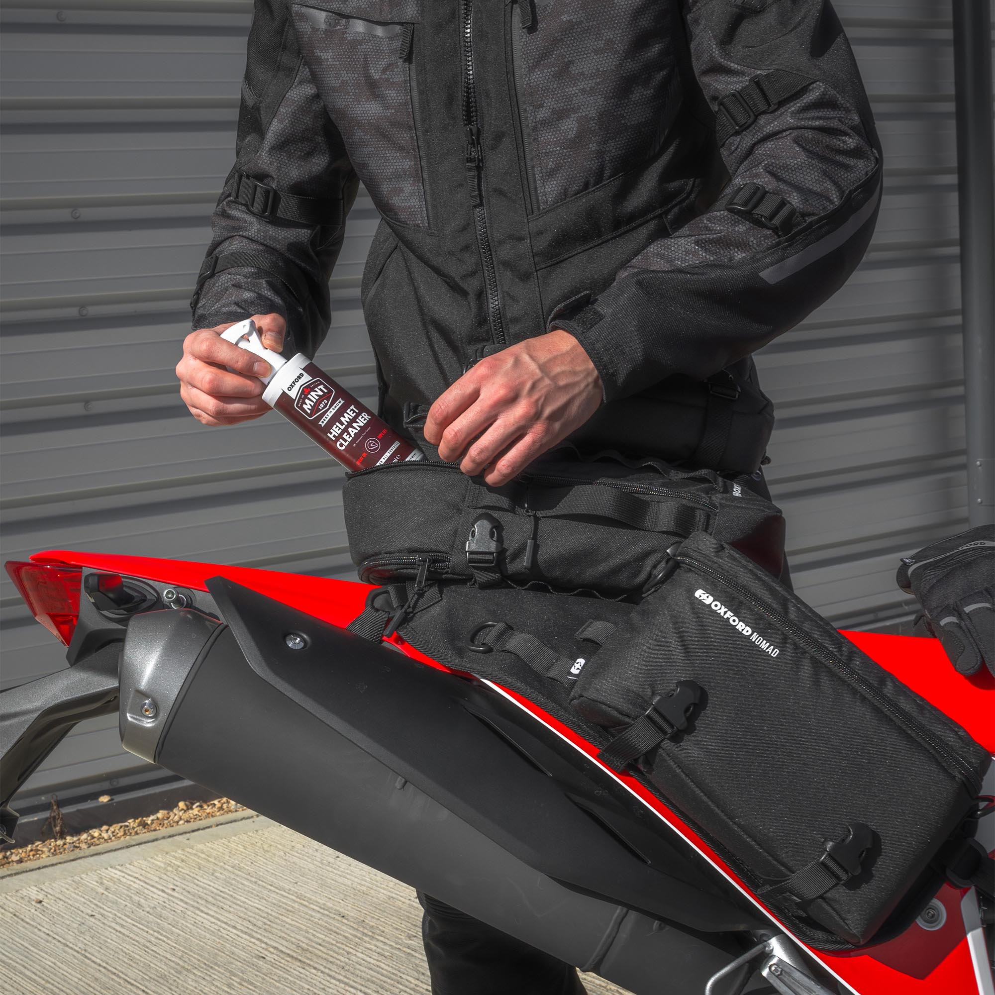 Oxford Nomad 4L Utility Puch for Mounting System Figure 12