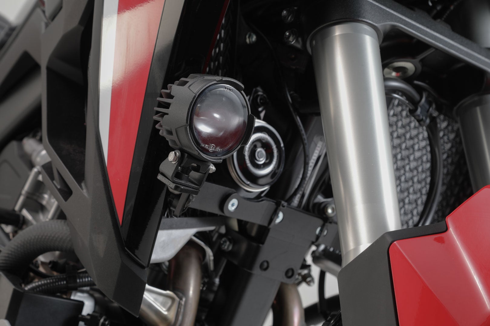 SW-Motech Suporte de luz - Preto. Honda CRF1000L Africa Twin sem SBL. Figura 1