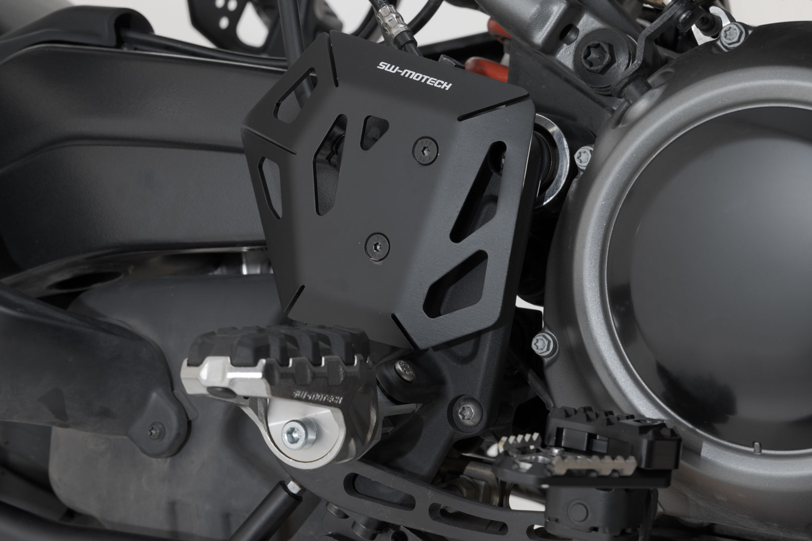 SW-Motech Protector cilindru de frână - Negru. Harley-Davidson Pan America (21-). Figura 1