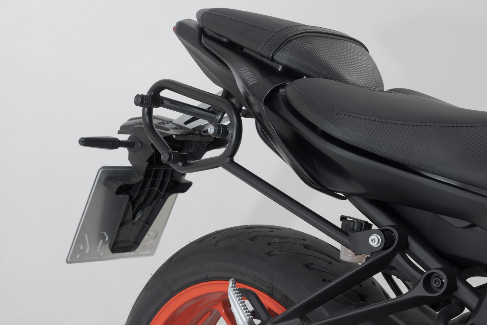 Sistem lateral SW-Motech URBAN ABS - 2x 16,5 l. Yamaha MT-07 (18-24). Figura 4
