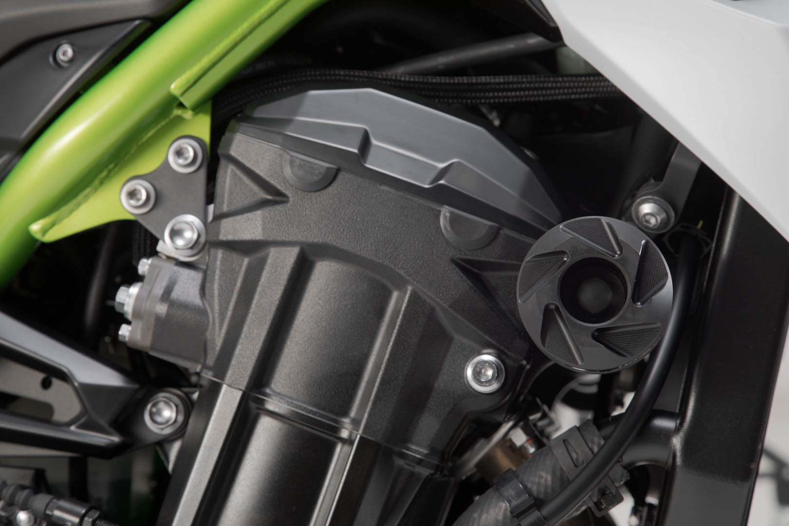 SW-Motech Frame skjutreglage kit - Svart. Kawasaki Z900 modeller (16-). Figur 4