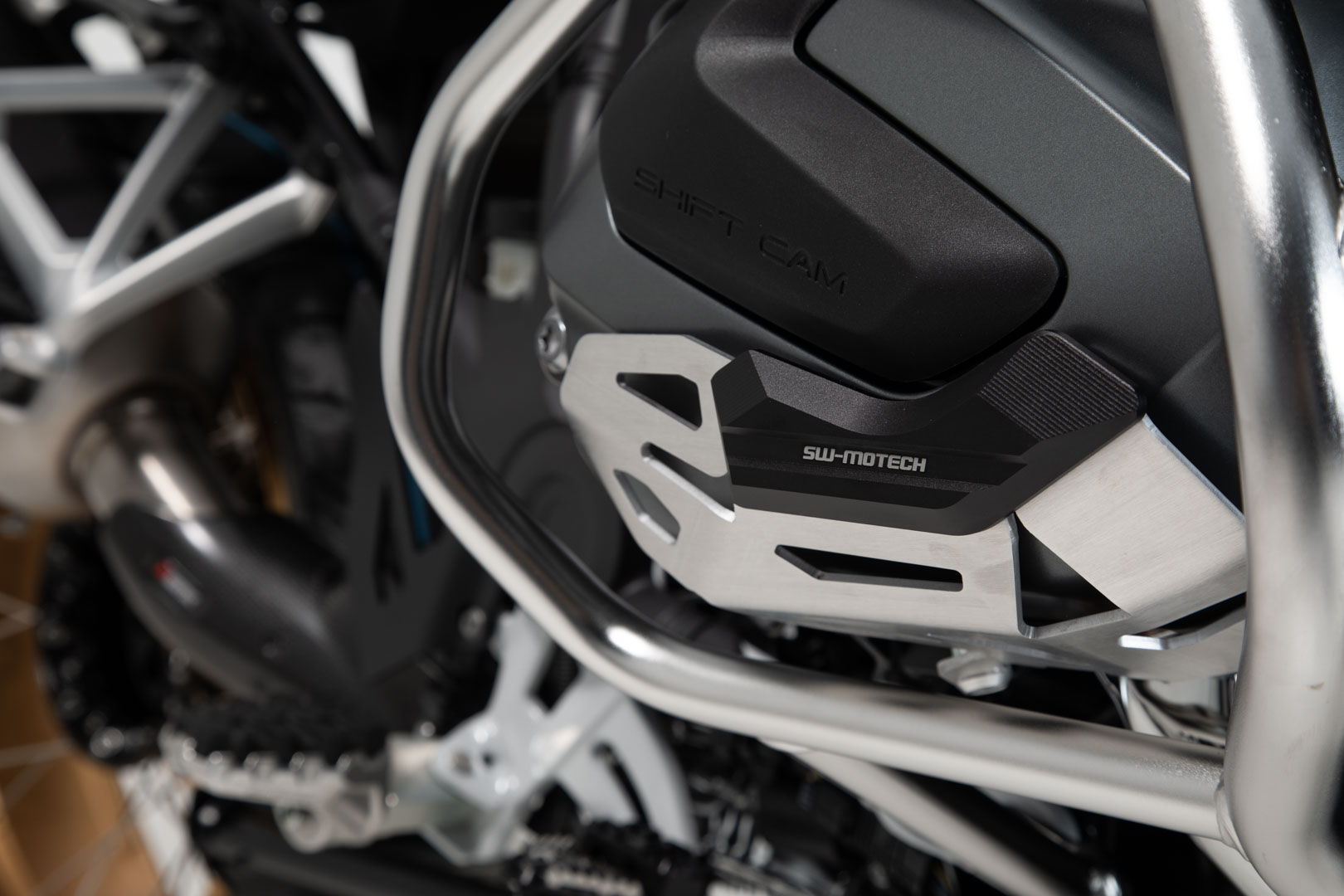 SW-Motech Cylinderskydd - Svart/Silver. BMW R 1250 GS, R 1250 R. Figur 1