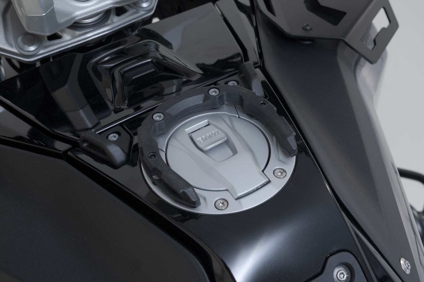 Inelul pentru rezervor SW-Motech PRO - Negru. BMW R 1300 GS Adventure (24-). Figura 2
