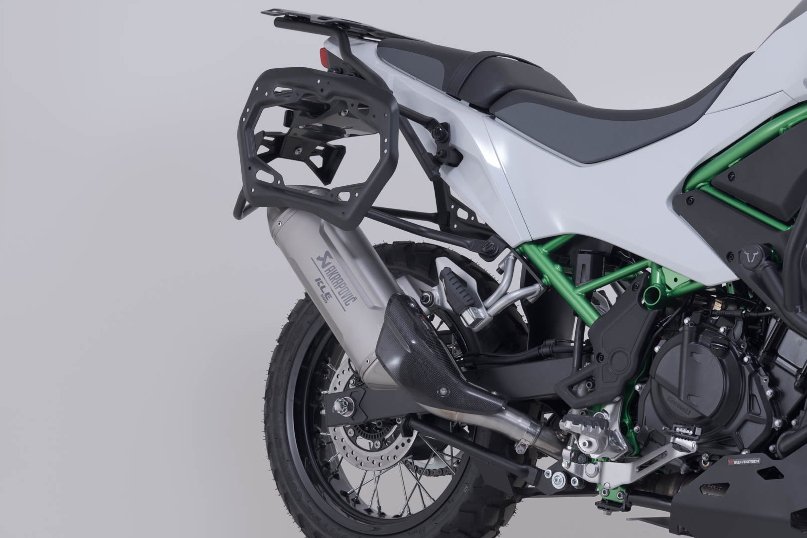 SW-Motech Akrapovic Slip On uitlaatsysteem - Zilver. Kawasaki KLE500 / SE (26-). Figuur 2