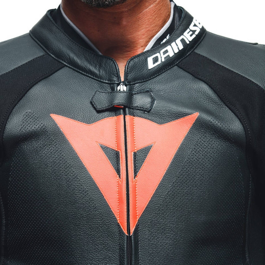 Dainese Tosa Costum de piele de motocicletă perforat cu un Pece Negru/Roșu/Alb 48 Figura 11