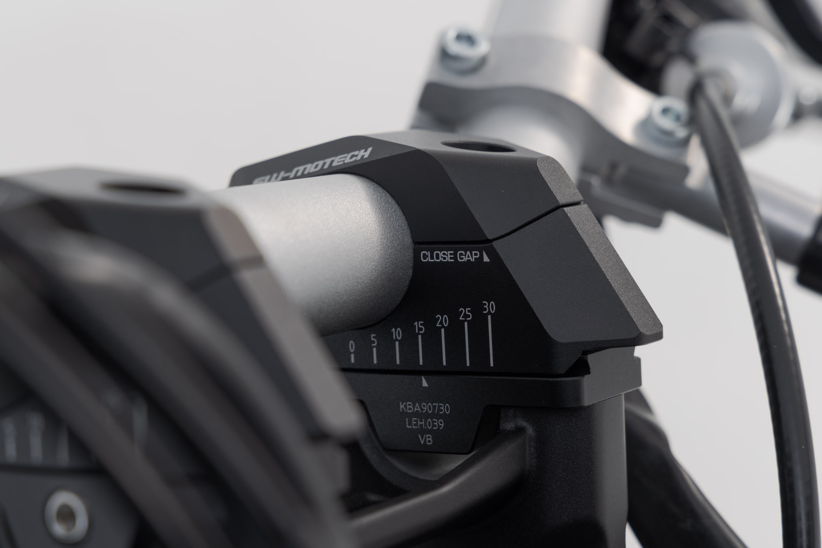 Variabilă spate cu bară SW-Motech pentru ghidon Ø28 - H=28mm. Spate 5/10/15/20/25/30 mm. Negru. Figura 3