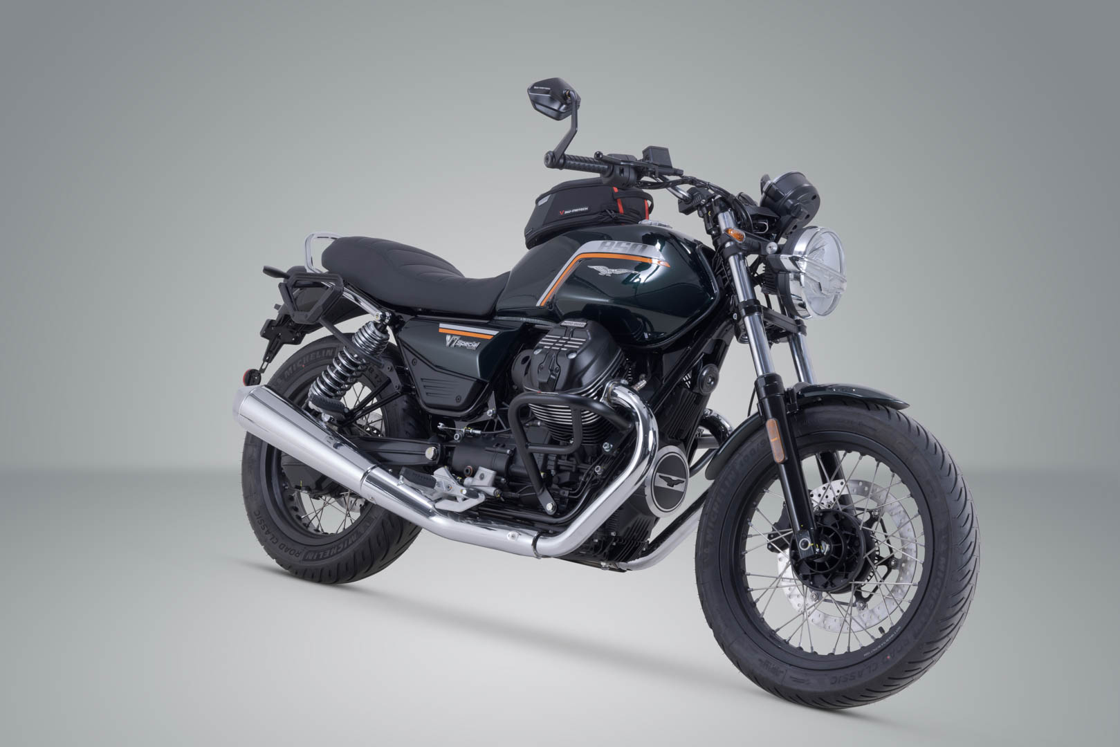 SW-Motech V-LOC Side Carrier vänster – Moto Guzzi V7-modeller (20-). Figur 2