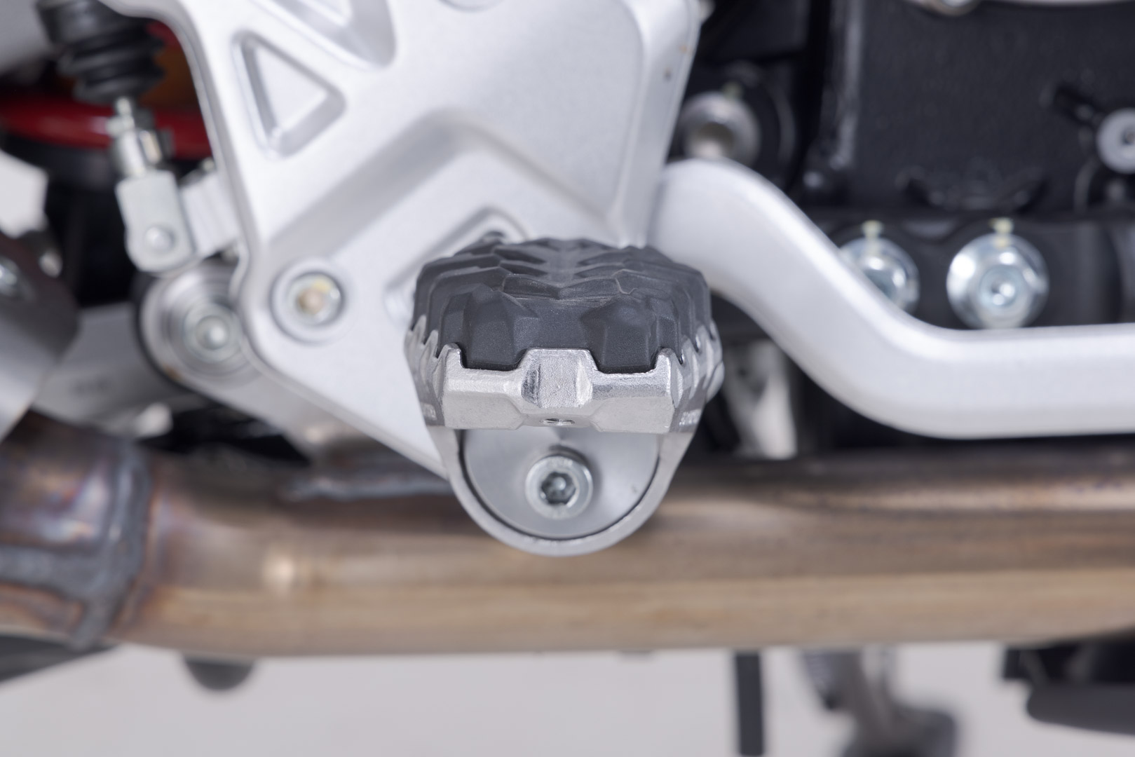 SW-Motech EVO oslonac za noge - srebrno/crno. MV Agusta Enduro Veloce (24-). Slika 5