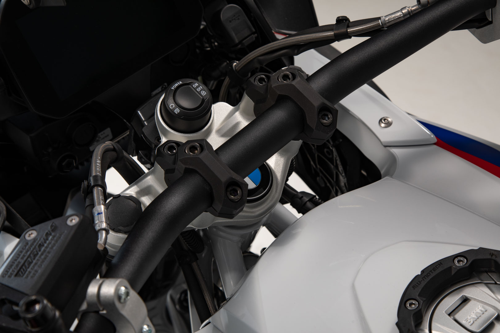 Spatele barei SW-Motech - H=32 mm. Spate 20 mm. Negru. Modele BMW. Figura 3