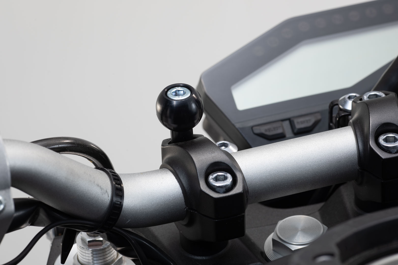 Kit universal de montare GPS SW-Motech - Include bilă de 1", braț de priză, suport navi, husă de navigație. Figura 2