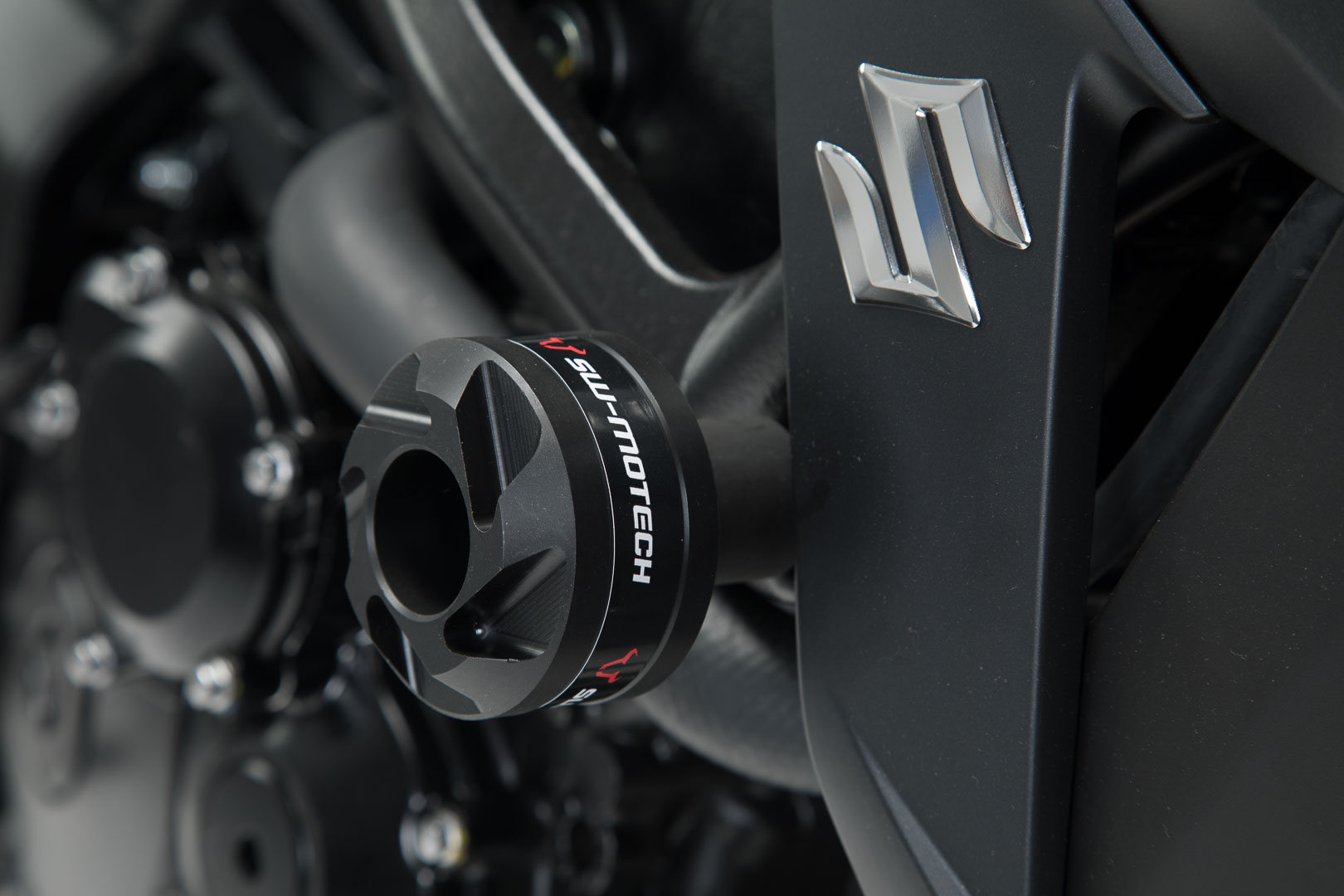Kit SW-Motech Frame slider - Negru. Yamaha MT-03 (16-)/Suzuki GSX-S750 (17-). Figura 4