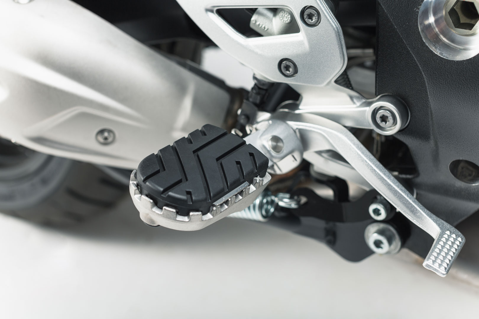 SW-Motech ION fotstöd kit - BMW-modeller (15-). Figur 1