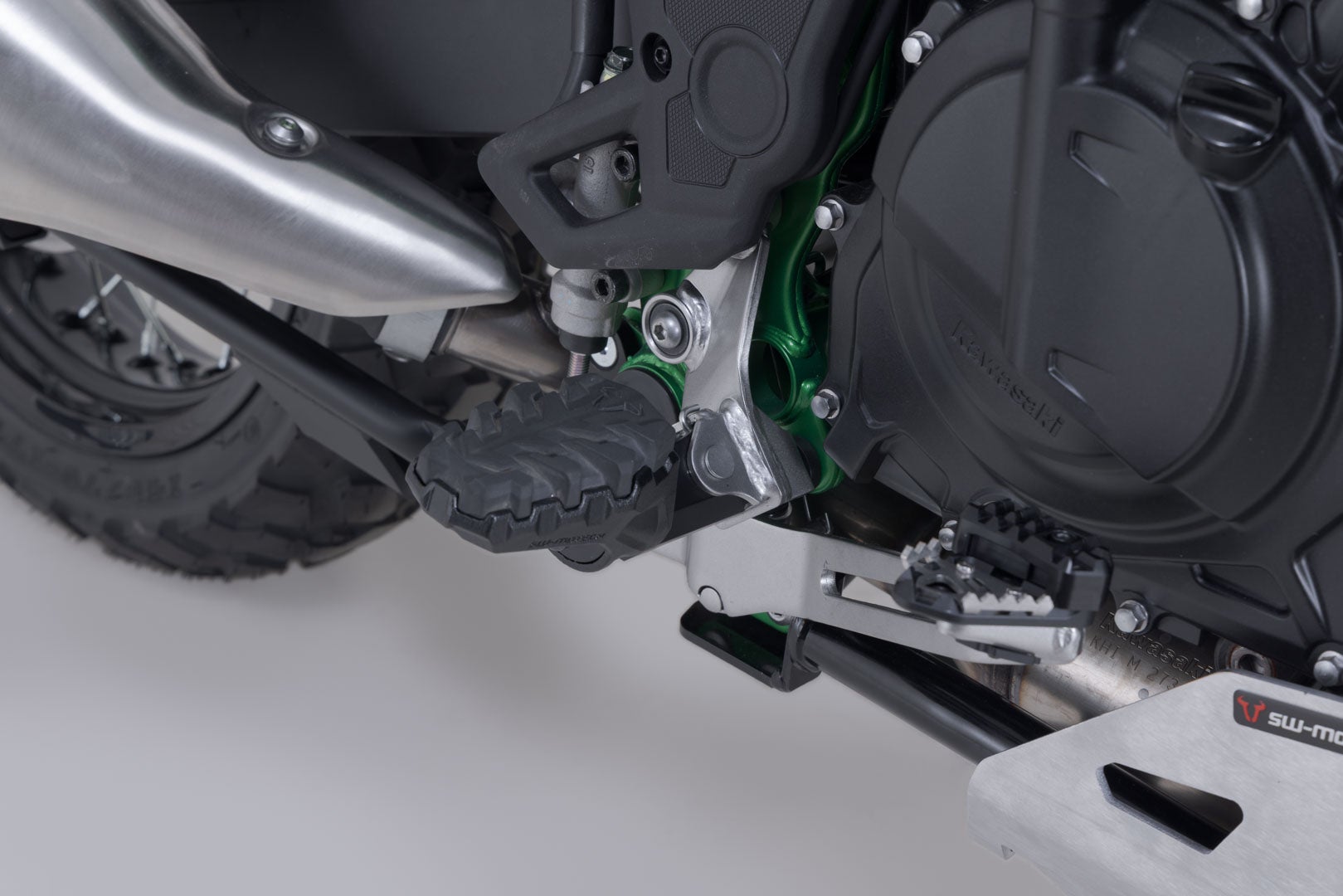 SW-Motech EVO footrest kit - Black. Kawasaki KLE500 / KLE500 SE (26-). Figure 4