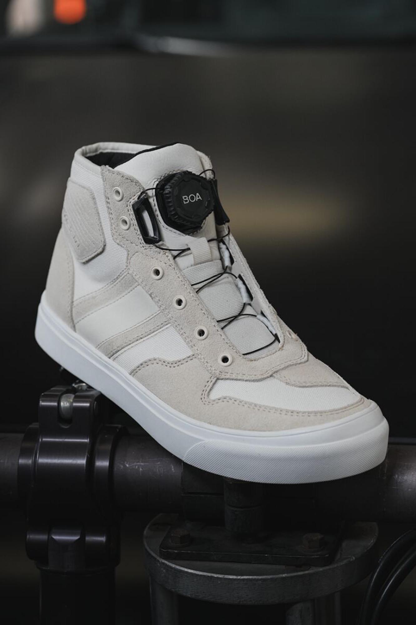 Icon Dog Days CE Chaussures moto Blanc/beige 44 Figure 4