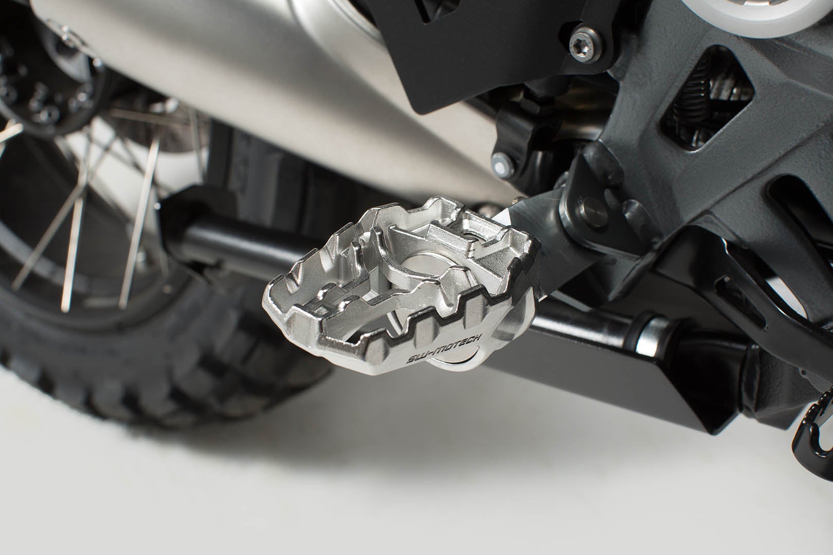 SW-Motech EVO footrest kit - BMW models (15-). Figure 3