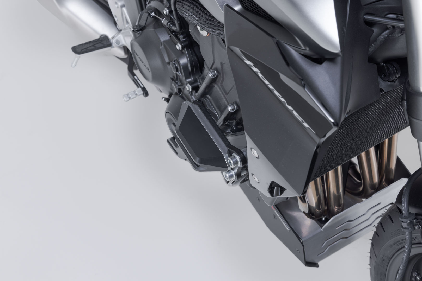 SW-Motech Frame slider kit - Svart. Honda CB1000 Hornet (24-). Figur 5