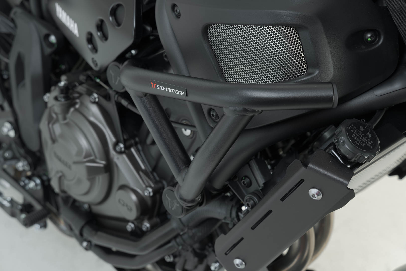 SW-Motech Crash bar - Negru. Yamaha XSR700 (15-) / XSR700 XT (19-). Figura 4