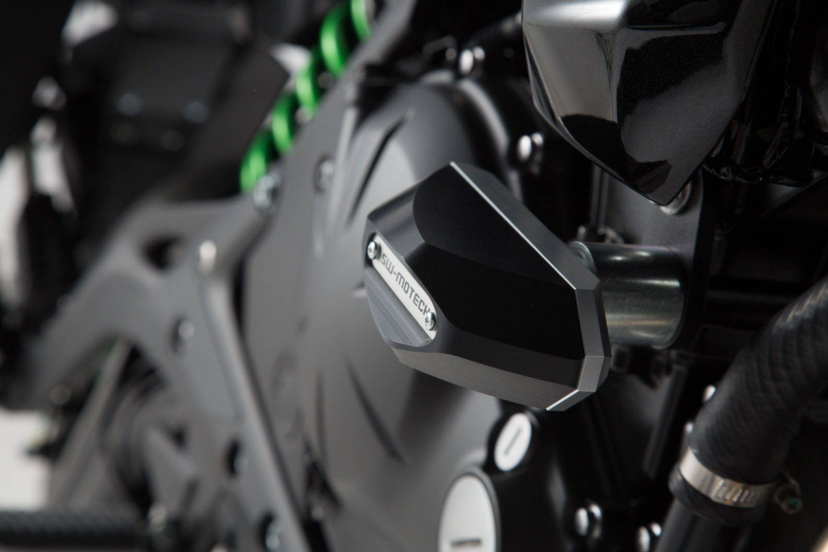 Kit SW-Motech Frame slider - Negru. Kawasaki ER-6n (11-17). Figura 4