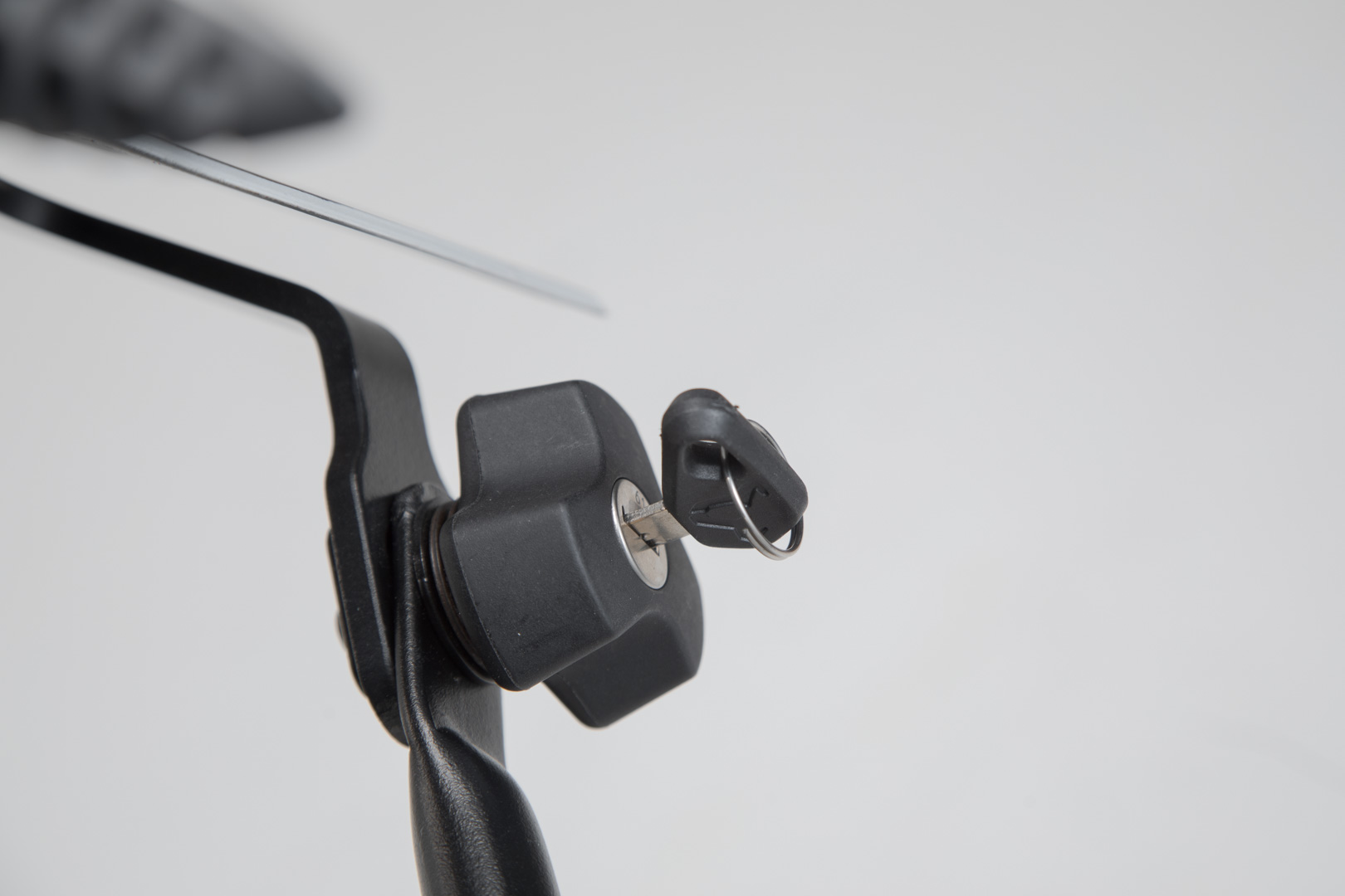 SW-Motech protecție antifurt pentru transportorul PRO - funcția QUICK-LOCK. 2 lacăte asortate, 2 chei. Figura 4