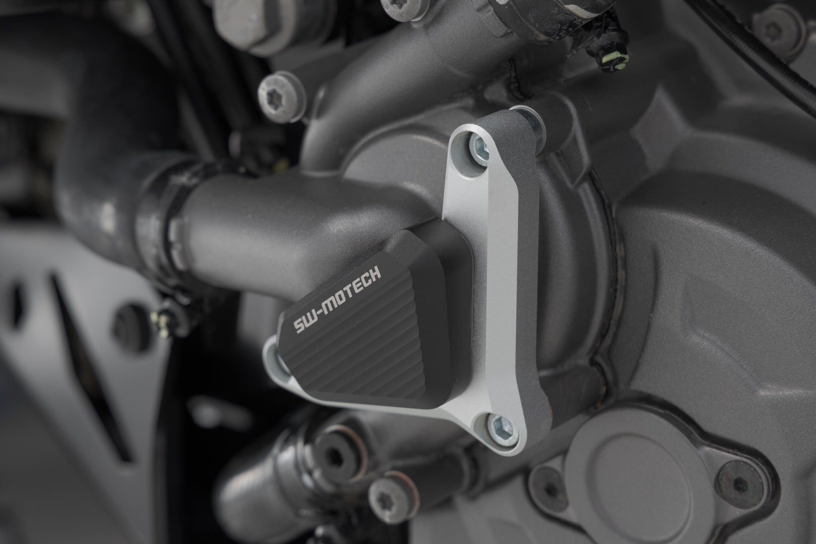 Protezione pompa SW-Motech Acqua - Argento/nero. Modelli Ducati. Figura 4