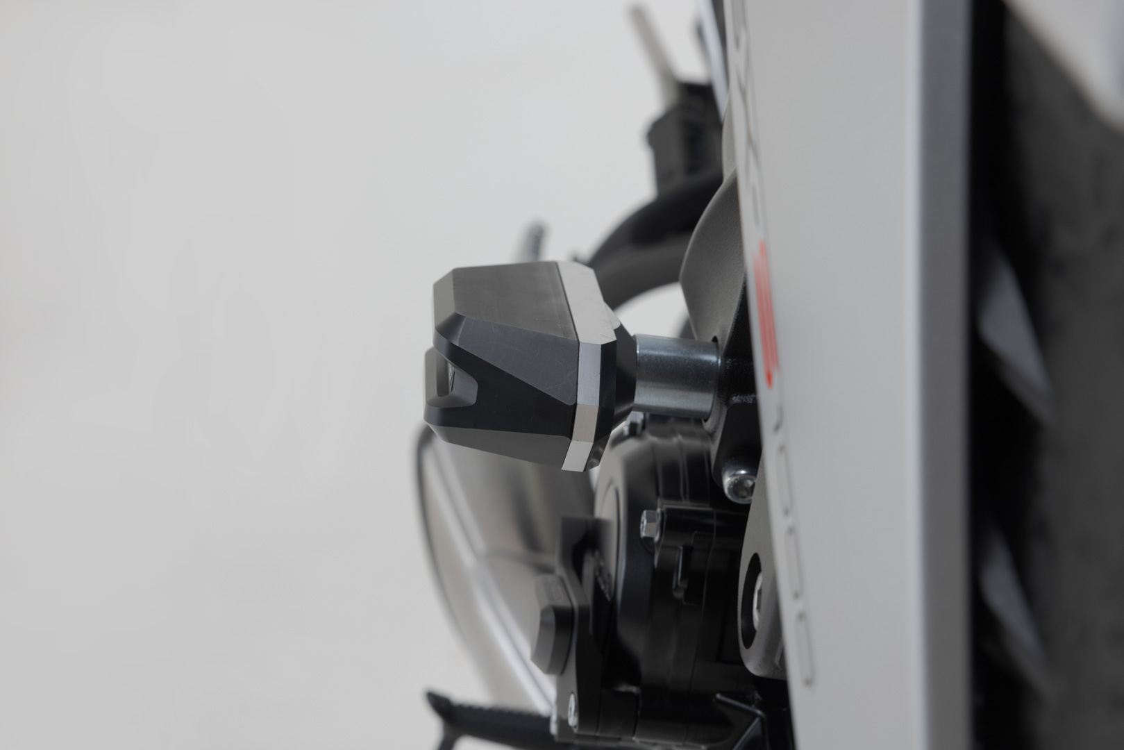 SW-Motech Frame skjutreglage kit - Svart. Suzuki GSX-S 950 / GSX-S 1000/GT (21-). Figur 4