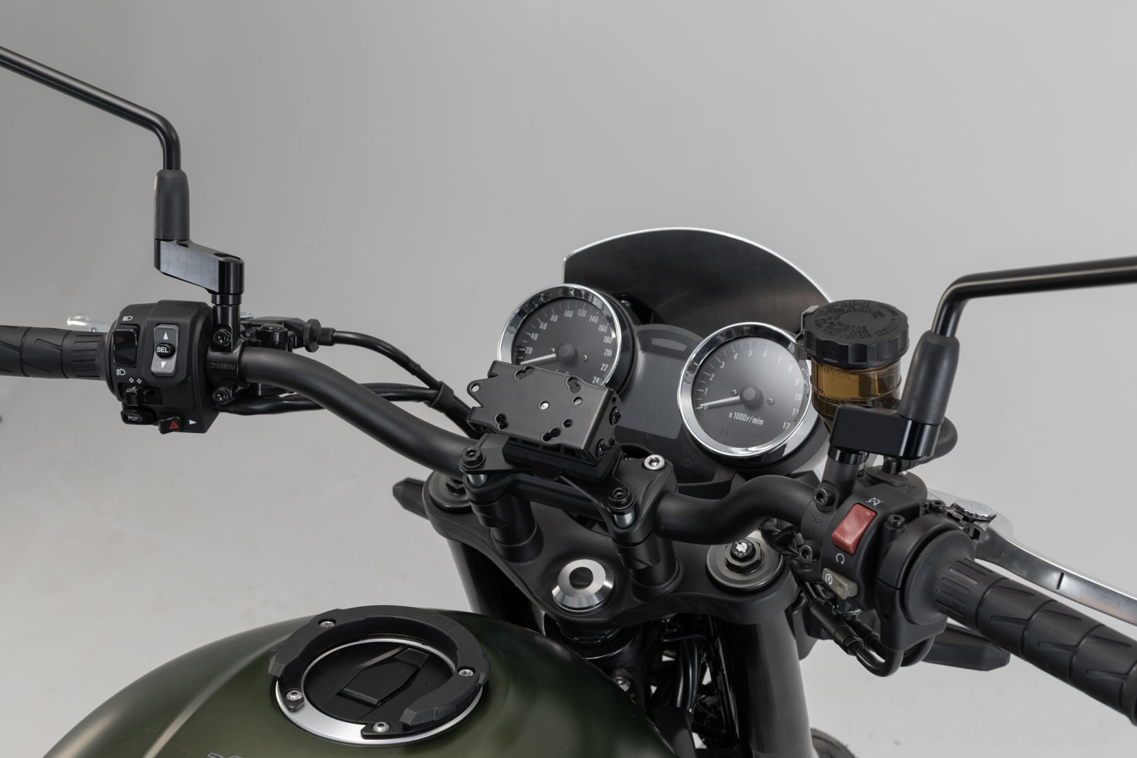 SW-Motech GPS-fäste för cockpit - Svart. Kawasaki Z900RS/ Café / SE (17-). Figur 1